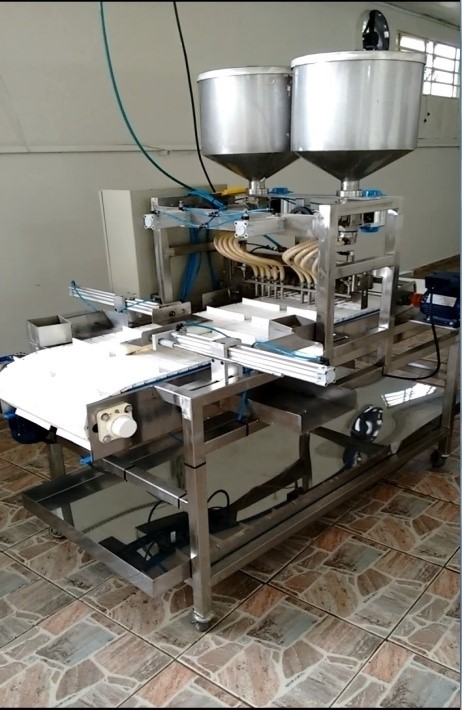 MAQUINA RECHEADORA DE PÃO DE ALHO DUPLA 2.jpg