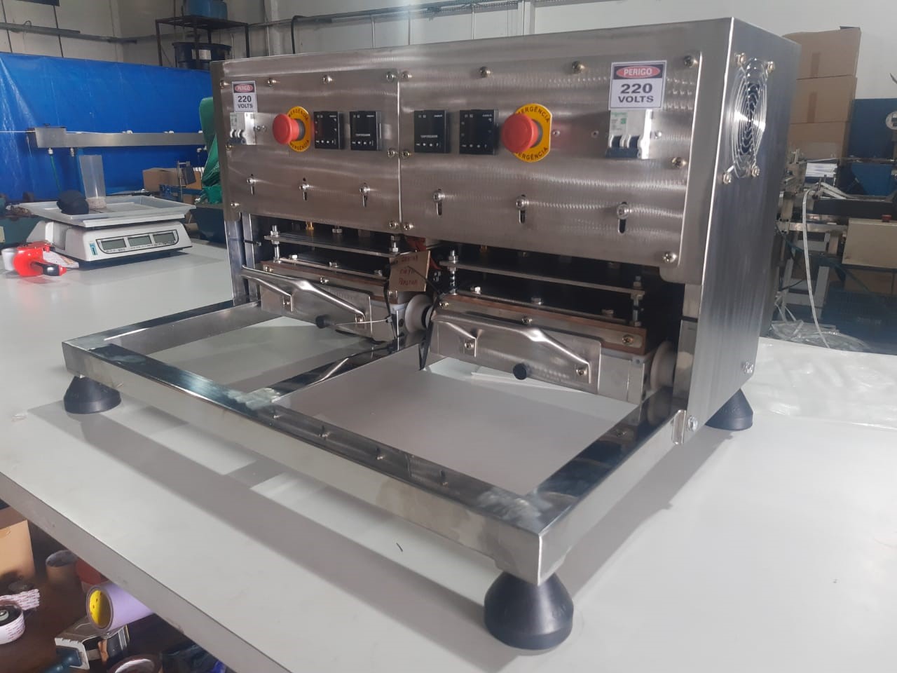 Máquina Seladora de Bandejas Dupla..jpg