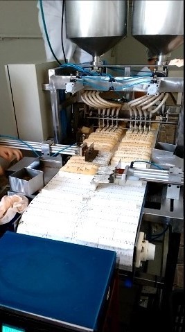 MAQUINA RECHEADORA DE PÃO DE ALHO DUPLA 1.jpg